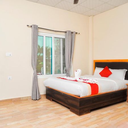 Hotel Greenland Safari Sauraha Kültér fotó