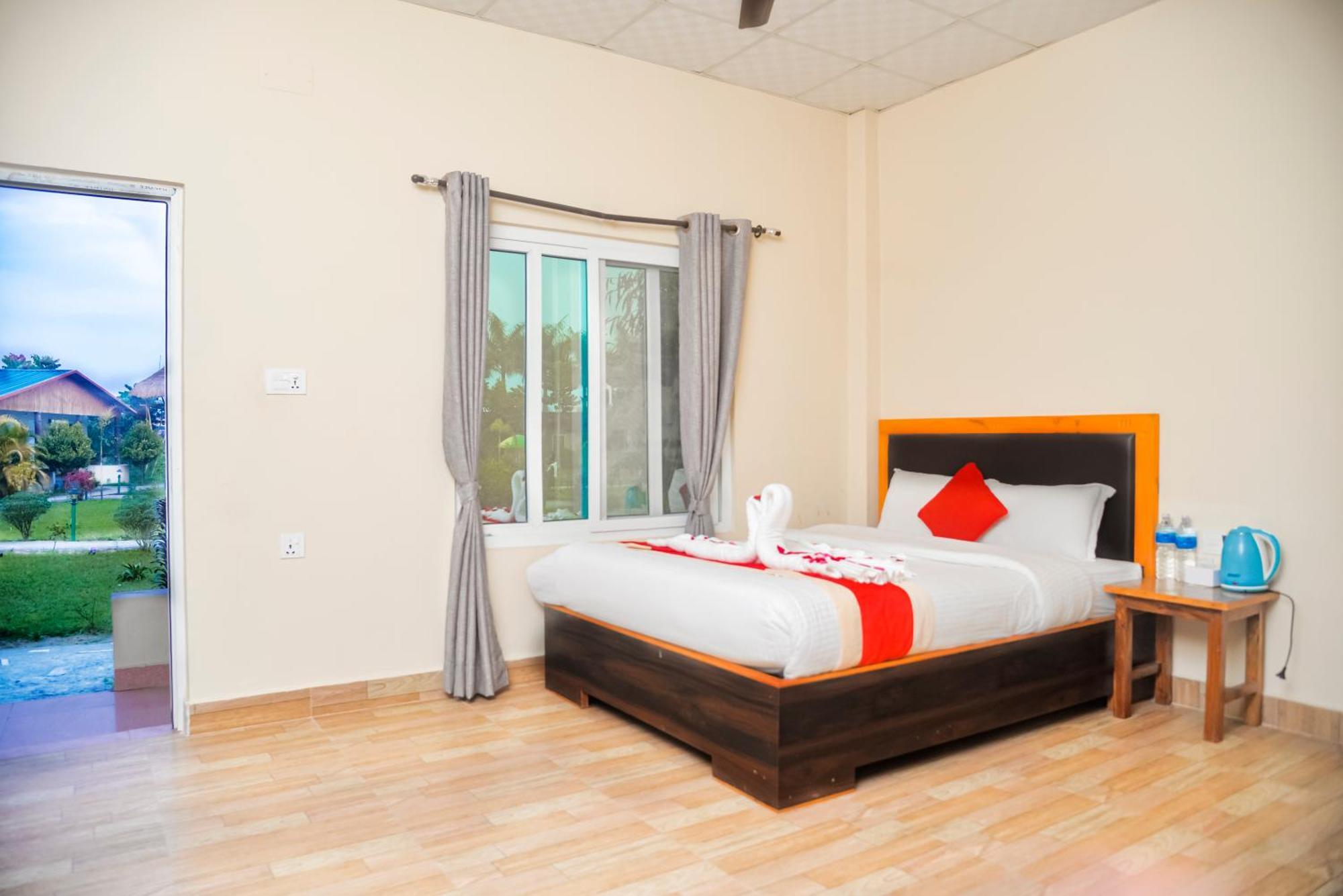 Hotel Greenland Safari Sauraha Kültér fotó