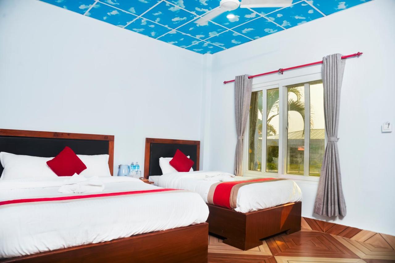 Hotel Greenland Safari Sauraha Kültér fotó