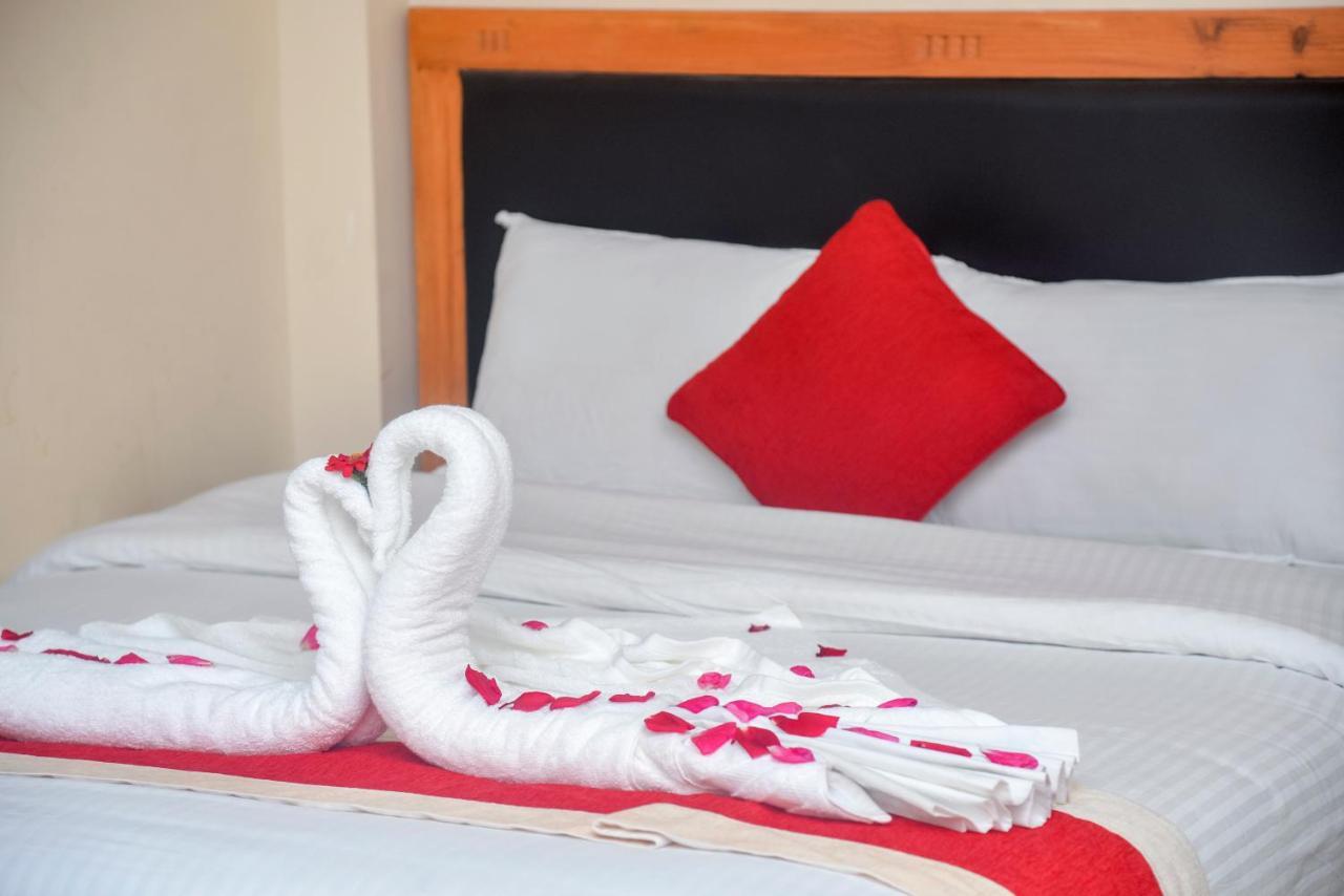 Hotel Greenland Safari Sauraha Kültér fotó