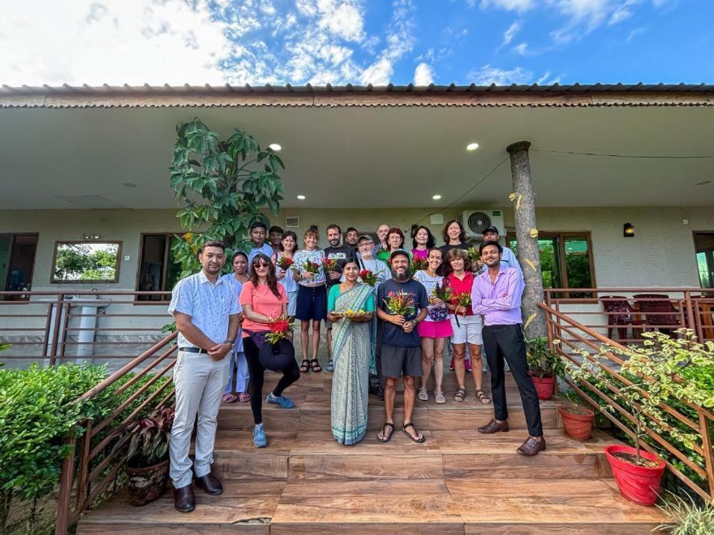 Hotel Greenland Safari Sauraha Kültér fotó