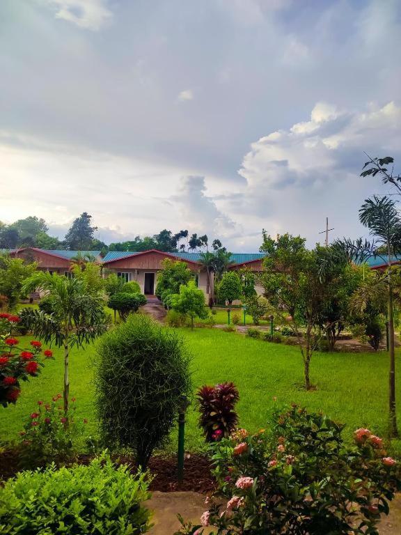 Hotel Greenland Safari Sauraha Kültér fotó