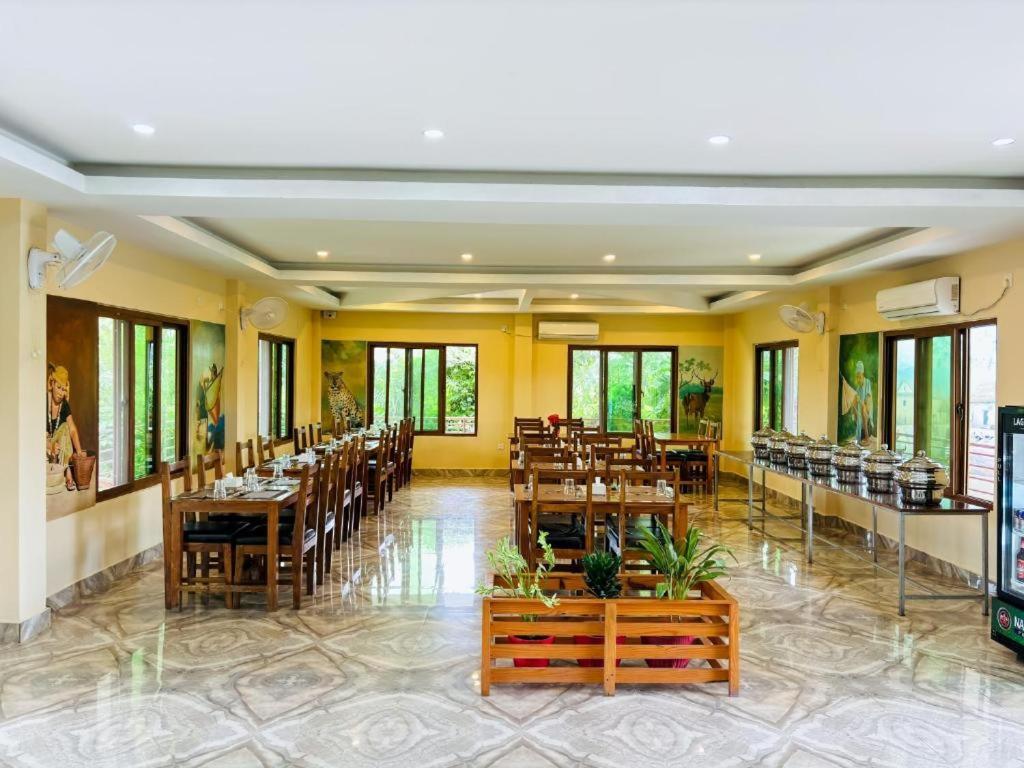 Hotel Greenland Safari Sauraha Kültér fotó